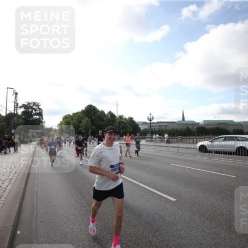 29.06.2025 - hella hamburg halbmarathon Jannik Wohlers http://msf.ph/oto/8145658 29.06.2025 09:57:15 Lombardsbrücke 1086, 1094, 1193, 1422, 1563, 2252, 2444, 2488, 2946, 3048, 3096, 3999, 4261, 4379, 4986, 5024, 5032, 5633, 5820, 5907, 6374, 6585, 6795, 7134, 7397, 7594, 7742, 7930, 7932, 7973, 8172, 8176, 8413, 8973, 9214, 9227, 9739, 9835, 10215, 11208, 11430, 11512, 11832, 12155, 12440, 12607, 12840, 13701, 13750, 14300, 14737, 14914, 15134, 15146, 15169, 15395, 15480, 15496, 15712, 15720, 16008, 16009, 16039, 16047, 16285, 16320, 16980, 17130, 17179, 17640, 17642 meine-sportfotos.de