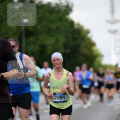 29.06.2025 - hella hamburg halbmarathon Dr. Thomas Lammeyer http://msf.ph/oto/8145660 29.06.2025 10:05:28 Kennedybrücke 1420, 1526, 1726, 2006, 2091, 2167, 2490, 2806, 2936, 2957, 3425, 3663, 3976, 4068, 4319, 4322, 4370, 5675, 6087, 6281, 0000, 6302, 6591, 6921, 6924, 7287, 7658, 7759, 8030, 8046, 8326, 8392, 8578, 8691, 8822, 9124, 9932, 10281, 10301, 10383, 10576, 10915, 11043 meine-sportfotos.de
