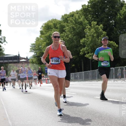 29.06.2025 - hella hamburg halbmarathon Jannik Wohlers http://msf.ph/oto/8145662 29.06.2025 10:10:30 Lombardsbrücke 1166, 1186, 1781, 4287, 5653, 5990, 5991, 7370, 9169, 9829, 12426, 12556, 12571, 12790, 13588, 13594, 14270, 15214, 16808, 17532, 18949 meine-sportfotos.de
