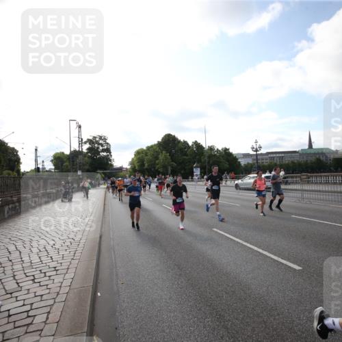 29.06.2025 - hella hamburg halbmarathon Jannik Wohlers http://msf.ph/oto/8145672 29.06.2025 09:57:16 Lombardsbrücke 1086, 1094, 1193, 1422, 1563, 2252, 2444, 2488, 2946, 3096, 3999, 4261, 4379, 4986, 5024, 5032, 5305, 5633, 5820, 5907, 6374, 6585, 6795, 7134, 7397, 7594, 7742, 7930, 7932, 7973, 8172, 8176, 8413, 8973, 9214, 9227, 9739, 9835, 10215, 11208, 11430, 11512, 11832, 12155, 12440, 12607, 12840, 13701, 13750, 14300, 14737, 14914, 15134, 15146, 15169, 15395, 15480, 15496, 15712, 16008, 16009, 16039, 16047, 16285, 16320, 16750, 16980, 17130, 17179, 17640, 17642 meine-sportfotos.de