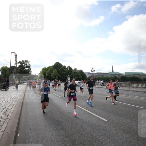 29.06.2025 - hella hamburg halbmarathon Jannik Wohlers http://msf.ph/oto/8145674 29.06.2025 09:57:16 Lombardsbrücke 1086, 1094, 1193, 1422, 1563, 2252, 2444, 2488, 2946, 3096, 3999, 4261, 4379, 4986, 5024, 5032, 5305, 5633, 5820, 5907, 6374, 6585, 6795, 7134, 7397, 7594, 7742, 7930, 7932, 7973, 8172, 8176, 8413, 8973, 9214, 9227, 9739, 9835, 10215, 11208, 11430, 11512, 11832, 12155, 12440, 12607, 12840, 13701, 13750, 14300, 14737, 14914, 15134, 15146, 15169, 15395, 15480, 15496, 15712, 16008, 16009, 16039, 16047, 16285, 16320, 16750, 16980, 17130, 17179, 17640, 17642 meine-sportfotos.de