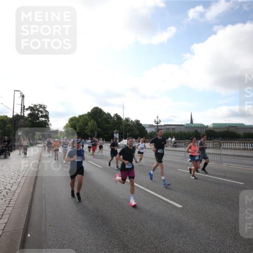 29.06.2025 - hella hamburg halbmarathon Jannik Wohlers http://msf.ph/oto/8145678 29.06.2025 09:57:16 Lombardsbrücke 1086, 1094, 1193, 1422, 1563, 2252, 2444, 2488, 2946, 3096, 3999, 4261, 4379, 4986, 5024, 5032, 5305, 5633, 5820, 5907, 6374, 6585, 6795, 7134, 7397, 7594, 7742, 7930, 7932, 7973, 8172, 8176, 8413, 8973, 9214, 9227, 9739, 9835, 10215, 11208, 11430, 11512, 11832, 12155, 12440, 12607, 12840, 13701, 13750, 14300, 14737, 14914, 15134, 15146, 15169, 15395, 15480, 15496, 15712, 16008, 16009, 16039, 16047, 16285, 16320, 16750, 16980, 17130, 17179, 17640, 17642 meine-sportfotos.de