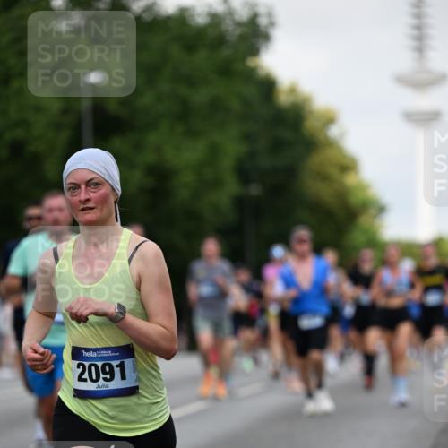 29.06.2025 - hella hamburg halbmarathon Dr. Thomas Lammeyer http://msf.ph/oto/8145686 29.06.2025 10:05:29 Kennedybrücke 1420, 1526, 1726, 2006, 2091, 2167, 2490, 2806, 2936, 2957, 3425, 3663, 3976, 4068, 4319, 4322, 4370, 5675, 6087, 6281, 0000, 6302, 6921, 6924, 7287, 7658, 7846, 8030, 8046, 8326, 8392, 8578, 8691, 8822, 9124, 9932, 10281, 10301, 10383, 10576, 10915, 11043 meine-sportfotos.de