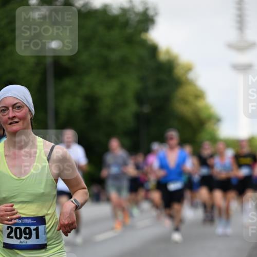 29.06.2025 - hella hamburg halbmarathon Dr. Thomas Lammeyer http://msf.ph/oto/8145699 29.06.2025 10:05:30 Kennedybrücke 1420, 1526, 2006, 2091, 2167, 2490, 2806, 2936, 2957, 3425, 3663, 3976, 4068, 4319, 4322, 4370, 5675, 6087, 6281, 0000, 6302, 6921, 6924, 7287, 7658, 7846, 8030, 8046, 8392, 8578, 8632, 8691, 8822, 9124, 9932, 10074, 10281, 10301, 10383, 10576, 10915, 11043 meine-sportfotos.de