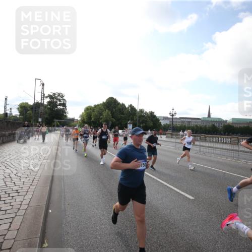 29.06.2025 - hella hamburg halbmarathon Jannik Wohlers http://msf.ph/oto/8145700 29.06.2025 09:57:17 Lombardsbrücke 1086, 1094, 1193, 1422, 1563, 2252, 2444, 2448, 2488, 2946, 3058, 3096, 3999, 4261, 4379, 4986, 5024, 5032, 5305, 5633, 5820, 5907, 6355, 6356, 6374, 6585, 7134, 7397, 7594, 7742, 7930, 7932, 7973, 8172, 8176, 8413, 8973, 9214, 9227, 9739, 9835, 10215, 11208, 11430, 11512, 11832, 12155, 12440, 12607, 13701, 13750, 14300, 14737, 14914, 15134, 15146, 15169, 15395, 15480, 15496, 15712, 16008, 16009, 16039, 16047, 16285, 16320, 16750, 16980, 17130, 17640, 17642 meine-sportfotos.de