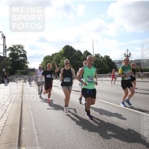29.06.2025 - hella hamburg halbmarathon Jannik Wohlers http://msf.ph/oto/8145711 29.06.2025 09:58:32 Lombardsbrücke 1410, 1485, 1715, 1719, 1946, 1951, 1972, 2840, 3037, 3334, 3952, 5077, 5391, 6294, 6629, 6657, 7082, 7232, 7369, 7732, 8068, 8322, 8639, 8721, 8798, 9655, 9727, 9770, 10488, 10724, 11212, 11542, 11612, 11976, 12135, 12527, 13397, 13654, 13880, 13997, 14355, 14363, 14368, 14702, 15407, 15446, 15497, 15516, 16108, 16292, 16467, 17181, 17383, 17491, 17828, 18000, 18133, 18181, 18308, 18340, 18746, 18835, 19152 meine-sportfotos.de