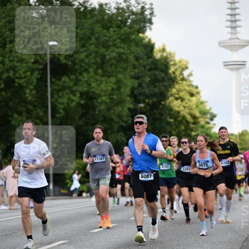 29.06.2025 - hella hamburg halbmarathon Dr. Thomas Lammeyer http://msf.ph/oto/8145721 29.06.2025 10:05:31 Kennedybrücke 1526, 1653, 2006, 2091, 2167, 2490, 2806, 2936, 2957, 3425, 3663, 3976, 4068, 4319, 4322, 4370, 5675, 6087, 6281, 0000, 6302, 6921, 6924, 7287, 7658, 7846, 8030, 8046, 8392, 8578, 8632, 8822, 9124, 9932, 10074, 10281, 10301, 10383, 10576, 10915, 11043 meine-sportfotos.de