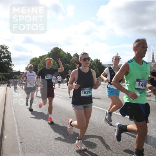 29.06.2025 - hella hamburg halbmarathon Jannik Wohlers http://msf.ph/oto/8145742 29.06.2025 09:58:33 Lombardsbrücke 1410, 1485, 1715, 1719, 1946, 1951, 1972, 2840, 3037, 3334, 3952, 5077, 5391, 6294, 6399, 6629, 6657, 7082, 7232, 7369, 7732, 8068, 8322, 8639, 8721, 8798, 9655, 9727, 9770, 10488, 11212, 11542, 11589, 11604, 11612, 11976, 12135, 12527, 13397, 13654, 13997, 14355, 14363, 14702, 15407, 15446, 15497, 15516, 16292, 16467, 17181, 17383, 17491, 17828, 18000, 18133, 18181, 18308, 18340, 18746, 18835, 19152 meine-sportfotos.de