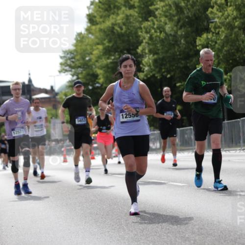 29.06.2025 - hella hamburg halbmarathon Jannik Wohlers http://msf.ph/oto/8145754 29.06.2025 10:10:34 Lombardsbrücke 1166, 1186, 1781, 2868, 4287, 5653, 7271, 7370, 8561, 9169, 9829, 12426, 12556, 12571, 12790, 12836, 13588, 13594, 14022, 14270, 15009, 15214, 16808, 17500 meine-sportfotos.de