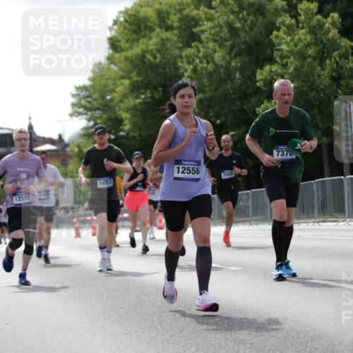 29.06.2025 - hella hamburg halbmarathon Jannik Wohlers http://msf.ph/oto/8145777 29.06.2025 10:10:34 Lombardsbrücke 1166, 1186, 1781, 2868, 4287, 5653, 7271, 7370, 8561, 9169, 9829, 12426, 12556, 12571, 12790, 12836, 13588, 13594, 14022, 14270, 15009, 15214, 16808, 17500 meine-sportfotos.de