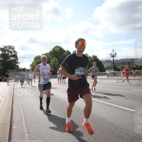 29.06.2025 - hella hamburg halbmarathon Jannik Wohlers http://msf.ph/oto/8145779 29.06.2025 09:58:34 Lombardsbrücke 1410, 1485, 1715, 1719, 1972, 3037, 3334, 3952, 5391, 6294, 6399, 6629, 6657, 7232, 7369, 7732, 8068, 8322, 8639, 8721, 8798, 9655, 9727, 9770, 9884, 10488, 11212, 11542, 11589, 11604, 11612, 11976, 12135, 12527, 13397, 13654, 13997, 14355, 14363, 14702, 15407, 15446, 15497, 15516, 16292, 16467, 17181, 17383, 17491, 17828, 18000, 18133, 18181, 18308, 18340, 18746, 18835, 19152 meine-sportfotos.de