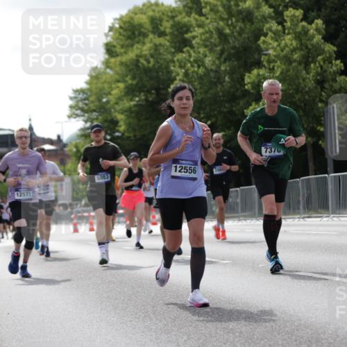 29.06.2025 - hella hamburg halbmarathon Jannik Wohlers http://msf.ph/oto/8145782 29.06.2025 10:10:34 Lombardsbrücke 1166, 1186, 1781, 2868, 4287, 5653, 7271, 7370, 8561, 9169, 9829, 12426, 12556, 12571, 12790, 12836, 13588, 13594, 14022, 14270, 15009, 15214, 16808, 17500 meine-sportfotos.de