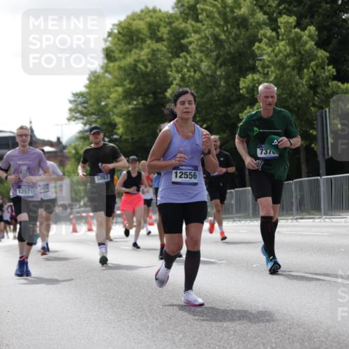 29.06.2025 - hella hamburg halbmarathon Jannik Wohlers http://msf.ph/oto/8145789 29.06.2025 10:10:34 Lombardsbrücke 1166, 1186, 1781, 2868, 4287, 5653, 7271, 7370, 8561, 9169, 9829, 12426, 12556, 12571, 12790, 12836, 13588, 13594, 14022, 14270, 15009, 15214, 16808, 17500 meine-sportfotos.de