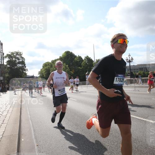 29.06.2025 - hella hamburg halbmarathon Jannik Wohlers http://msf.ph/oto/8145791 29.06.2025 09:58:34 Lombardsbrücke 1410, 1485, 1715, 1719, 1972, 3037, 3334, 3952, 5391, 6294, 6399, 6629, 6657, 7232, 7369, 7732, 8068, 8322, 8639, 8721, 8798, 9655, 9727, 9770, 9884, 10488, 11212, 11542, 11589, 11604, 11612, 11976, 12135, 12527, 13397, 13654, 13997, 14355, 14363, 14702, 15407, 15446, 15497, 15516, 16292, 16467, 17181, 17383, 17491, 17828, 18000, 18133, 18181, 18308, 18340, 18746, 18835, 19152 meine-sportfotos.de