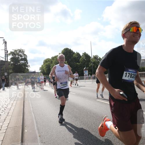 29.06.2025 - hella hamburg halbmarathon Jannik Wohlers http://msf.ph/oto/8145794 29.06.2025 09:58:34 Lombardsbrücke 1410, 1485, 1715, 1719, 1972, 3037, 3334, 3952, 5391, 6294, 6399, 6629, 6657, 7232, 7369, 7732, 8068, 8322, 8639, 8721, 8798, 9655, 9727, 9770, 9884, 10488, 11212, 11542, 11589, 11604, 11612, 11976, 12135, 12527, 13397, 13654, 13997, 14355, 14363, 14702, 15407, 15446, 15497, 15516, 16292, 16467, 17181, 17383, 17491, 17828, 18000, 18133, 18181, 18308, 18340, 18746, 18835, 19152 meine-sportfotos.de