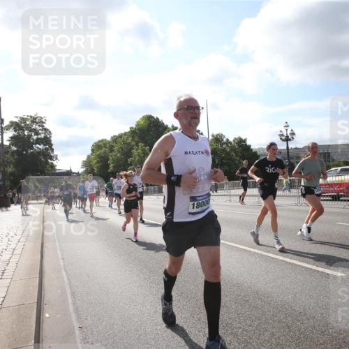 29.06.2025 - hella hamburg halbmarathon Jannik Wohlers http://msf.ph/oto/8145818 29.06.2025 09:58:34 Lombardsbrücke 1410, 1485, 1715, 1719, 1972, 3037, 3334, 3952, 5391, 6294, 6399, 6629, 6657, 7232, 7369, 7732, 8068, 8322, 8639, 8721, 8798, 9655, 9727, 9770, 9884, 10488, 11212, 11542, 11589, 11604, 11612, 11976, 12135, 12527, 13397, 13654, 13997, 14355, 14363, 14702, 15407, 15446, 15497, 15516, 16292, 16467, 17181, 17383, 17491, 17828, 18000, 18133, 18181, 18308, 18340, 18746, 18835, 19152 meine-sportfotos.de