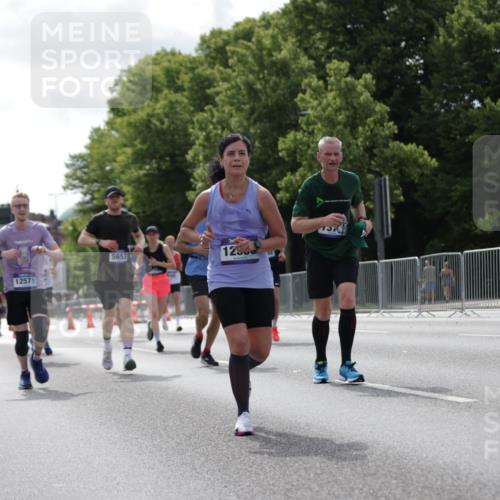 29.06.2025 - hella hamburg halbmarathon Jannik Wohlers http://msf.ph/oto/8145828 29.06.2025 10:10:34 Lombardsbrücke 1166, 1186, 1781, 2868, 4287, 5653, 7271, 7370, 8561, 9169, 9829, 12426, 12556, 12571, 12790, 12836, 13588, 13594, 14022, 14270, 15009, 15214, 16808, 17500 meine-sportfotos.de