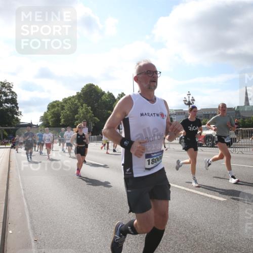 29.06.2025 - hella hamburg halbmarathon Jannik Wohlers http://msf.ph/oto/8145830 29.06.2025 09:58:34 Lombardsbrücke 1410, 1485, 1715, 1719, 1972, 3037, 3334, 3952, 5391, 6294, 6399, 6629, 6657, 7232, 7369, 7732, 8068, 8322, 8639, 8721, 8798, 9655, 9727, 9770, 9884, 10488, 11212, 11542, 11589, 11604, 11612, 11976, 12135, 12527, 13397, 13654, 13997, 14355, 14363, 14702, 15407, 15446, 15497, 15516, 16292, 16467, 17181, 17383, 17491, 17828, 18000, 18133, 18181, 18308, 18340, 18746, 18835, 19152 meine-sportfotos.de
