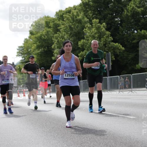 29.06.2025 - hella hamburg halbmarathon Jannik Wohlers http://msf.ph/oto/8145834 29.06.2025 10:10:34 Lombardsbrücke 1166, 1186, 1781, 2868, 4287, 5653, 7271, 7370, 8561, 9169, 9829, 12426, 12556, 12571, 12790, 12836, 13588, 13594, 14022, 14270, 15009, 15214, 16808, 17500 meine-sportfotos.de