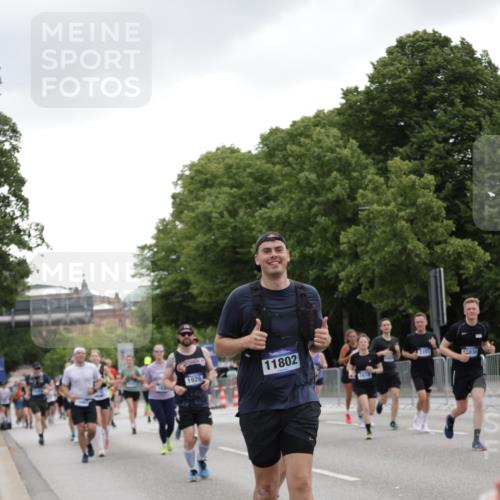 29.06.2025 - hella hamburg halbmarathon Jannik Wohlers http://msf.ph/oto/8145843 29.06.2025 10:47:20 Lombardsbrücke 1045, 1246, 1618, 1639, 1926, 2491, 2545, 2704, 2790, 2882, 3049, 4037, 4423, 5621, 5622, 5886, 7427, 7970, 8077, 8310, 8550, 9687, 9696, 9697, 10658, 10991, 11351, 11730, 11802, 11909, 11923, 12412, 12431, 12432, 12582, 13399, 14197, 14222, 14800, 15030, 15543, 15688, 16018, 16305, 16356, 16686, 17216, 18474, 18623, 19062 meine-sportfotos.de