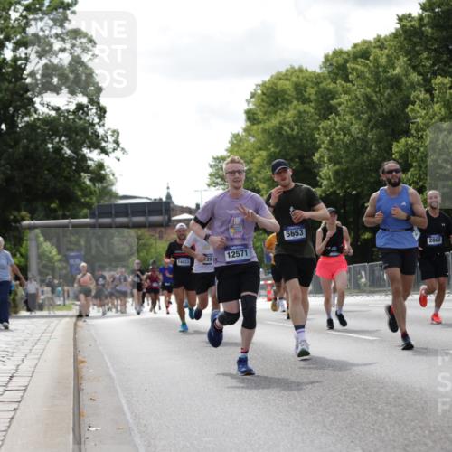29.06.2025 - hella hamburg halbmarathon Jannik Wohlers http://msf.ph/oto/8145849 29.06.2025 10:10:35 Lombardsbrücke 1166, 1186, 1781, 2868, 4287, 5653, 7271, 7370, 8561, 9169, 9829, 12426, 12556, 12571, 12790, 12836, 13588, 13594, 14022, 14270, 15009, 15214, 16808, 17500 meine-sportfotos.de