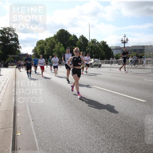 29.06.2025 - hella hamburg halbmarathon Jannik Wohlers http://msf.ph/oto/8145851 29.06.2025 09:58:35 Lombardsbrücke 1410, 1485, 1715, 1719, 1972, 2741, 2911, 3037, 3334, 5391, 6294, 6399, 6629, 7232, 7369, 7732, 8068, 8322, 8639, 8721, 8772, 8798, 9655, 9727, 9770, 9884, 10488, 11542, 11589, 11604, 11612, 11976, 12135, 12495, 12527, 13397, 13654, 13997, 14363, 14702, 15407, 15446, 15497, 15516, 16292, 16467, 17383, 17491, 17828, 18000, 18133, 18181, 18308, 18340, 18746, 18835, 19047, 19152 meine-sportfotos.de