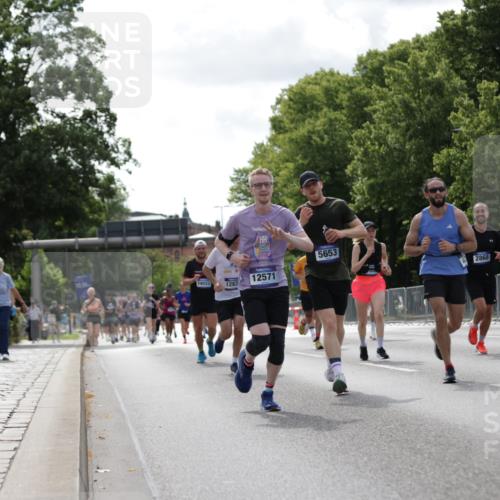 29.06.2025 - hella hamburg halbmarathon Jannik Wohlers http://msf.ph/oto/8145852 29.06.2025 10:10:35 Lombardsbrücke 1166, 1186, 1781, 2868, 4287, 5653, 7271, 7370, 8561, 9169, 9829, 12426, 12556, 12571, 12790, 12836, 13588, 13594, 14022, 14270, 15009, 15214, 16808, 17500 meine-sportfotos.de