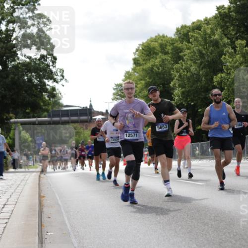 29.06.2025 - hella hamburg halbmarathon Jannik Wohlers http://msf.ph/oto/8145856 29.06.2025 10:10:35 Lombardsbrücke 1166, 1186, 1781, 2868, 4287, 5653, 7271, 7370, 8561, 9169, 9829, 12426, 12556, 12571, 12790, 12836, 13588, 13594, 14022, 14270, 15009, 15214, 16808, 17500 meine-sportfotos.de