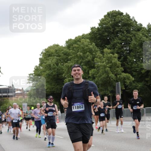 29.06.2025 - hella hamburg halbmarathon Jannik Wohlers http://msf.ph/oto/8145880 29.06.2025 10:47:20 Lombardsbrücke 1045, 1246, 1618, 1639, 1926, 2491, 2545, 2704, 2790, 2882, 3049, 4037, 4423, 5621, 5622, 5886, 7427, 7970, 8077, 8310, 8550, 9687, 9696, 9697, 10658, 10991, 11351, 11730, 11802, 11909, 11923, 12412, 12431, 12432, 12582, 13399, 14197, 14222, 14800, 15030, 15543, 15688, 16018, 16305, 16356, 16686, 17216, 18474, 18623, 19062 meine-sportfotos.de