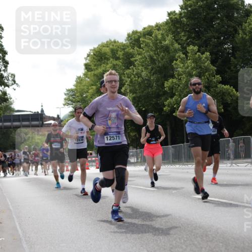 29.06.2025 - hella hamburg halbmarathon Jannik Wohlers http://msf.ph/oto/8145882 29.06.2025 10:10:36 Lombardsbrücke 1166, 1781, 2868, 4287, 5653, 7271, 7370, 8561, 9169, 9829, 12426, 12556, 12571, 12790, 12836, 13594, 14022, 14270, 15009, 15214, 17500 meine-sportfotos.de