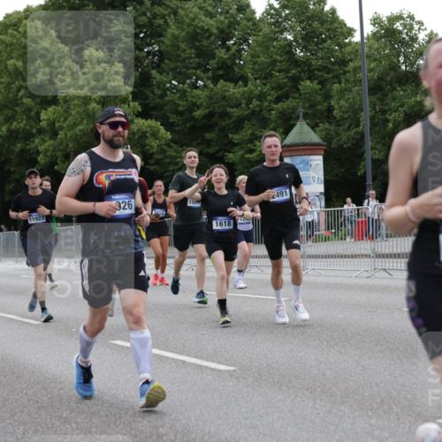 29.06.2025 - hella hamburg halbmarathon Jannik Wohlers http://msf.ph/oto/8145901 29.06.2025 10:47:23 Lombardsbrücke 1045, 1246, 1392, 1618, 1639, 1926, 2197, 2491, 2545, 2704, 2790, 2882, 3049, 4423, 4856, 5886, 7427, 7970, 8077, 8310, 8550, 8774, 9687, 9696, 9697, 10658, 10991, 11802, 11909, 11923, 12412, 12431, 12432, 12582, 13399, 14222, 14800, 15030, 15541, 15543, 15688, 15730, 16018, 16305, 16356, 16686, 18474, 18623, 19062 meine-sportfotos.de