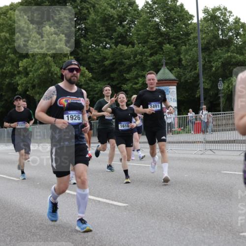 29.06.2025 - hella hamburg halbmarathon Jannik Wohlers http://msf.ph/oto/8145911 29.06.2025 10:47:23 Lombardsbrücke 1045, 1246, 1392, 1618, 1639, 1926, 2197, 2491, 2545, 2704, 2790, 2882, 3049, 4423, 4856, 5886, 7427, 7970, 8077, 8310, 8550, 8774, 9687, 9696, 9697, 10658, 10991, 11802, 11909, 11923, 12412, 12431, 12432, 12582, 13399, 14222, 14800, 15030, 15541, 15543, 15688, 15730, 16018, 16305, 16356, 16686, 18474, 18623, 19062 meine-sportfotos.de