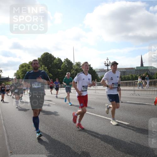 29.06.2025 - hella hamburg halbmarathon Jannik Wohlers http://msf.ph/oto/8145921 29.06.2025 09:58:38 Lombardsbrücke 1410, 1485, 1506, 1715, 1719, 1972, 2741, 2911, 3037, 3334, 3715, 5391, 5420, 6390, 6399, 6629, 7033, 7232, 7732, 7864, 8068, 8721, 8772, 8798, 9655, 9727, 9770, 9884, 10488, 11041, 11542, 11588, 11589, 11604, 11612, 12135, 12495, 12527, 13654, 13869, 13997, 15407, 15446, 15497, 15516, 16292, 16467, 17383, 17828, 18000, 18133, 18181, 18308, 18340, 18746, 18835, 19047, 19152 meine-sportfotos.de