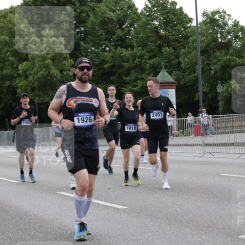 29.06.2025 - hella hamburg halbmarathon Jannik Wohlers http://msf.ph/oto/8145924 29.06.2025 10:47:23 Lombardsbrücke 1045, 1246, 1392, 1618, 1639, 1926, 2197, 2491, 2545, 2704, 2790, 2882, 3049, 4423, 4856, 5886, 7427, 7970, 8077, 8310, 8550, 8774, 9687, 9696, 9697, 10658, 10991, 11802, 11909, 11923, 12412, 12431, 12432, 12582, 13399, 14222, 14800, 15030, 15541, 15543, 15688, 15730, 16018, 16305, 16356, 16686, 18474, 18623, 19062 meine-sportfotos.de