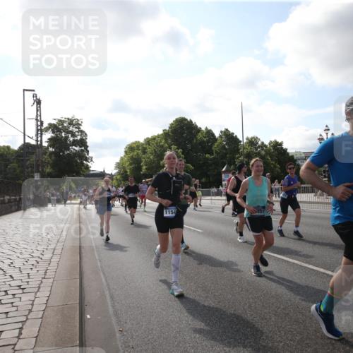29.06.2025 - hella hamburg halbmarathon Jannik Wohlers http://msf.ph/oto/8145943 29.06.2025 09:58:40 Lombardsbrücke 1485, 1506, 1715, 1719, 1972, 2741, 2911, 3037, 3334, 3715, 4839, 5391, 5420, 6390, 6399, 6629, 7033, 7232, 7732, 7864, 8772, 8798, 9655, 9727, 9770, 9884, 10266, 10488, 11041, 11542, 11588, 11589, 11604, 11612, 12135, 12495, 12527, 13654, 13792, 13869, 13997, 15407, 15446, 15497, 15516, 15884, 16292, 16334, 16467, 17198, 17383, 17828, 18000, 18133, 18181, 18308, 18340, 18746, 18835, 19047, 19152 meine-sportfotos.de