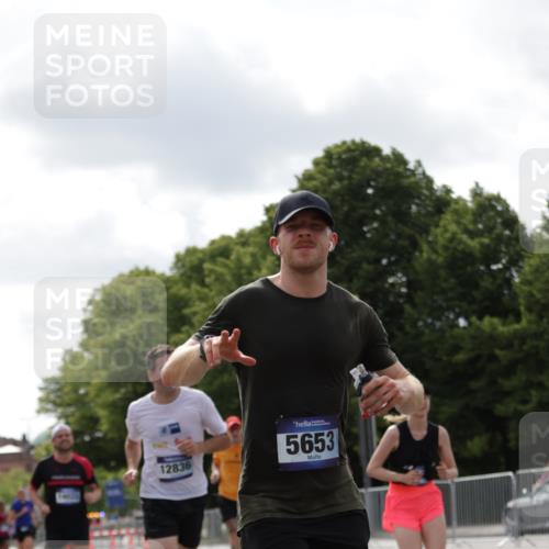 29.06.2025 - hella hamburg halbmarathon Jannik Wohlers http://msf.ph/oto/8145945 29.06.2025 10:10:38 Lombardsbrücke 1166, 1781, 2868, 4287, 5653, 7271, 7370, 8561, 12426, 12556, 12571, 12790, 12836, 14022, 14270, 15009, 15214, 17142, 17500 meine-sportfotos.de