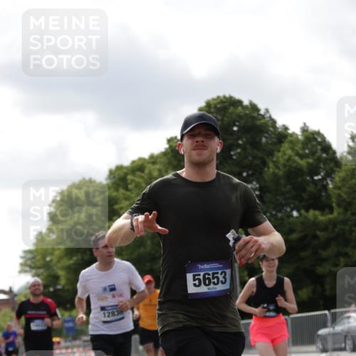 29.06.2025 - hella hamburg halbmarathon Jannik Wohlers http://msf.ph/oto/8145949 29.06.2025 10:10:38 Lombardsbrücke 1166, 1781, 2868, 4287, 5653, 7271, 7370, 8561, 12426, 12556, 12571, 12790, 12836, 14022, 14270, 15009, 15214, 17142, 17500 meine-sportfotos.de