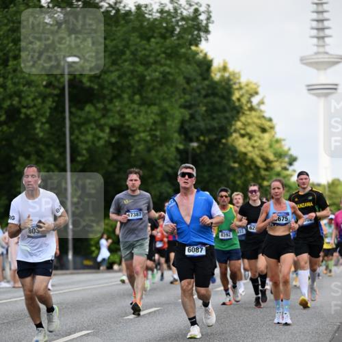 29.06.2025 - hella hamburg halbmarathon Dr. Thomas Lammeyer http://msf.ph/oto/8145951 29.06.2025 10:05:31 Kennedybrücke 1526, 1653, 2006, 2091, 2167, 2490, 2806, 2936, 2957, 3425, 3663, 3976, 4068, 4319, 4322, 4370, 5675, 6087, 6281, 0000, 6302, 6921, 6924, 7287, 7658, 7846, 8030, 8046, 8392, 8578, 8632, 8822, 9124, 9932, 10074, 10281, 10301, 10383, 10576, 10915, 11043 meine-sportfotos.de