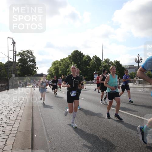29.06.2025 - hella hamburg halbmarathon Jannik Wohlers http://msf.ph/oto/8145953 29.06.2025 09:58:40 Lombardsbrücke 1485, 1506, 1715, 1719, 1972, 2741, 2911, 3037, 3334, 3715, 4839, 5391, 5420, 6390, 6399, 6629, 7033, 7232, 7732, 7864, 8772, 8798, 9655, 9727, 9770, 9884, 10266, 10488, 11041, 11542, 11588, 11589, 11604, 11612, 12135, 12495, 12527, 13654, 13792, 13869, 13997, 15407, 15446, 15497, 15516, 15884, 16292, 16334, 16467, 17198, 17383, 17828, 18000, 18133, 18181, 18308, 18340, 18746, 18835, 19047, 19152 meine-sportfotos.de