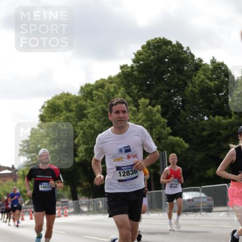 29.06.2025 - hella hamburg halbmarathon Jannik Wohlers http://msf.ph/oto/8145961 29.06.2025 10:10:39 Lombardsbrücke 1166, 1781, 2868, 4287, 5254, 5653, 7271, 7370, 8561, 10196, 12426, 12556, 12571, 12790, 12836, 14022, 14270, 15009, 17142, 17500 meine-sportfotos.de