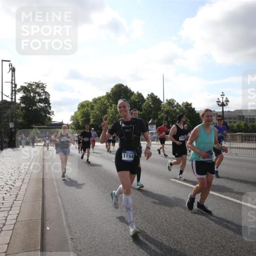 29.06.2025 - hella hamburg halbmarathon Jannik Wohlers http://msf.ph/oto/8145965 29.06.2025 09:58:40 Lombardsbrücke 1485, 1506, 1715, 1719, 1972, 2741, 2911, 3037, 3334, 3715, 4839, 5391, 5420, 6390, 6399, 6629, 7033, 7232, 7732, 7864, 8772, 8798, 9655, 9727, 9770, 9884, 10266, 10488, 11041, 11542, 11588, 11589, 11604, 11612, 12135, 12495, 12527, 13654, 13792, 13869, 13997, 15407, 15446, 15497, 15516, 15884, 16292, 16334, 16467, 17198, 17383, 17828, 18000, 18133, 18181, 18308, 18340, 18746, 18835, 19047, 19152 meine-sportfotos.de