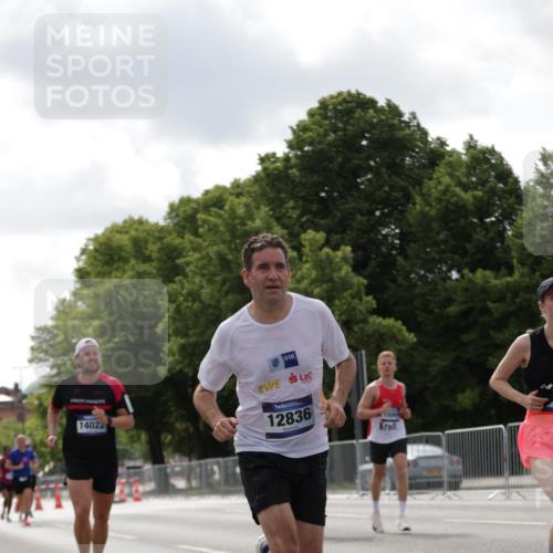 29.06.2025 - hella hamburg halbmarathon Jannik Wohlers http://msf.ph/oto/8145968 29.06.2025 10:10:39 Lombardsbrücke 1166, 1781, 2868, 4287, 5254, 5653, 7271, 7370, 8561, 10196, 12426, 12556, 12571, 12790, 12836, 14022, 14270, 15009, 17142, 17500 meine-sportfotos.de