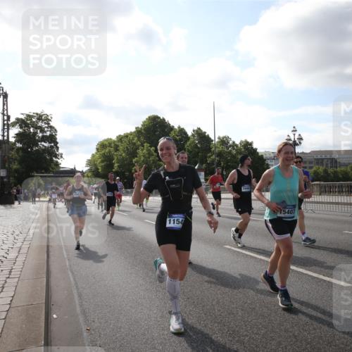 29.06.2025 - hella hamburg halbmarathon Jannik Wohlers http://msf.ph/oto/8145970 29.06.2025 09:58:40 Lombardsbrücke 1485, 1506, 1715, 1719, 1972, 2741, 2911, 3037, 3334, 3715, 4839, 5391, 5420, 6390, 6399, 6629, 7033, 7232, 7732, 7864, 8772, 8798, 9655, 9727, 9770, 9884, 10266, 10488, 11041, 11542, 11588, 11589, 11604, 11612, 12135, 12495, 12527, 13654, 13792, 13869, 13997, 15407, 15446, 15497, 15516, 15884, 16292, 16334, 16467, 17198, 17383, 17828, 18000, 18133, 18181, 18308, 18340, 18746, 18835, 19047, 19152 meine-sportfotos.de
