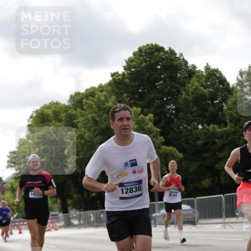 29.06.2025 - hella hamburg halbmarathon Jannik Wohlers http://msf.ph/oto/8145972 29.06.2025 10:10:39 Lombardsbrücke 1166, 1781, 2868, 4287, 5254, 5653, 7271, 7370, 8561, 10196, 12426, 12556, 12571, 12790, 12836, 14022, 14270, 15009, 17142, 17500 meine-sportfotos.de
