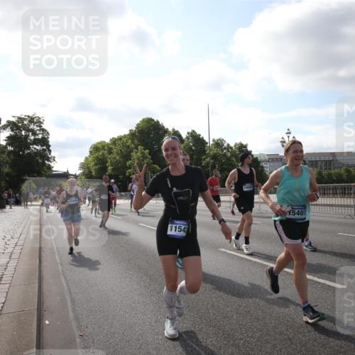 29.06.2025 - hella hamburg halbmarathon Jannik Wohlers http://msf.ph/oto/8145973 29.06.2025 09:58:40 Lombardsbrücke 1485, 1506, 1715, 1719, 1972, 2741, 2911, 3037, 3334, 3715, 4839, 5391, 5420, 6390, 6399, 6629, 7033, 7232, 7732, 7864, 8772, 8798, 9655, 9727, 9770, 9884, 10266, 10488, 11041, 11542, 11588, 11589, 11604, 11612, 12135, 12495, 12527, 13654, 13792, 13869, 13997, 15407, 15446, 15497, 15516, 15884, 16292, 16334, 16467, 17198, 17383, 17828, 18000, 18133, 18181, 18308, 18340, 18746, 18835, 19047, 19152 meine-sportfotos.de