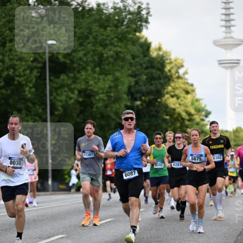 29.06.2025 - hella hamburg halbmarathon Dr. Thomas Lammeyer http://msf.ph/oto/8145975 29.06.2025 10:05:31 Kennedybrücke 1526, 1653, 2006, 2091, 2167, 2490, 2806, 2936, 2957, 3425, 3663, 3976, 4068, 4319, 4322, 4370, 5675, 6087, 6281, 0000, 6302, 6921, 6924, 7287, 7658, 7846, 8030, 8046, 8392, 8578, 8632, 8822, 9124, 9932, 10074, 10281, 10301, 10383, 10576, 10915, 11043 meine-sportfotos.de