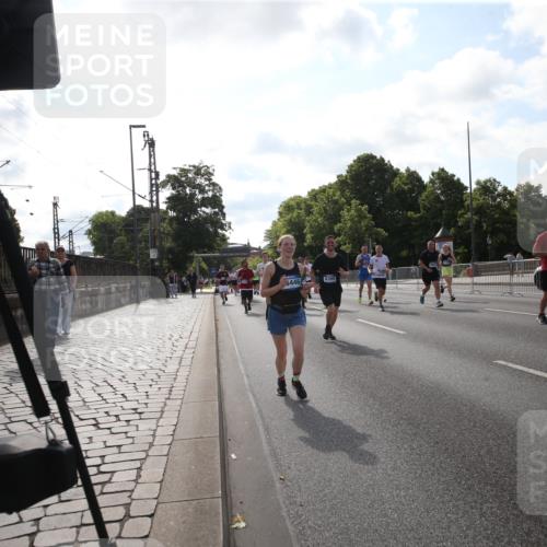29.06.2025 - hella hamburg halbmarathon Jannik Wohlers http://msf.ph/oto/8145977 29.06.2025 09:58:41 Lombardsbrücke 1485, 1506, 1715, 1719, 1972, 2741, 2911, 3037, 3334, 3715, 4839, 5391, 5420, 6390, 6399, 6629, 7033, 7232, 7864, 8772, 8798, 9655, 9727, 9884, 10266, 10488, 10519, 11041, 11542, 11588, 11589, 11604, 11612, 12135, 12495, 12527, 12949, 13654, 13792, 13869, 13997, 15156, 15407, 15446, 15516, 15884, 16292, 16334, 16467, 17198, 17383, 17828, 18000, 18133, 18181, 18308, 18340, 18746, 18835, 19047, 19152 meine-sportfotos.de