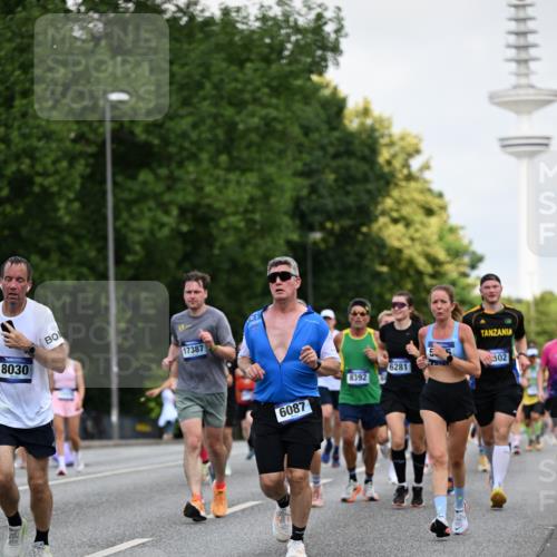 29.06.2025 - hella hamburg halbmarathon Dr. Thomas Lammeyer http://msf.ph/oto/8145984 29.06.2025 10:05:31 Kennedybrücke 1526, 1653, 2006, 2091, 2167, 2490, 2806, 2936, 2957, 3425, 3663, 3976, 4068, 4319, 4322, 4370, 5675, 6087, 6281, 0000, 6302, 6921, 6924, 7287, 7658, 7846, 8030, 8046, 8392, 8578, 8632, 8822, 9124, 9932, 10074, 10281, 10301, 10383, 10576, 10915, 11043 meine-sportfotos.de