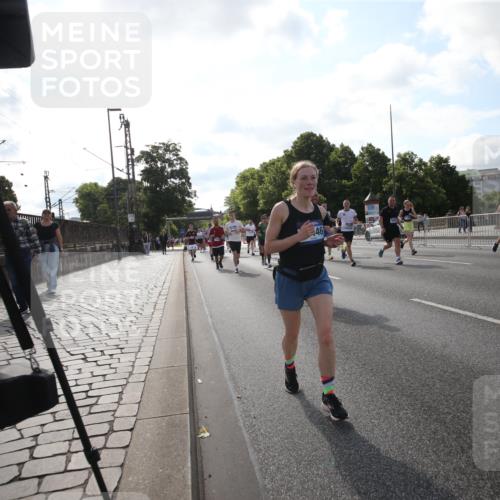 29.06.2025 - hella hamburg halbmarathon Jannik Wohlers http://msf.ph/oto/8145985 29.06.2025 09:58:42 Lombardsbrücke 1485, 1506, 1715, 1719, 1972, 2741, 2911, 3037, 3715, 4839, 5391, 5420, 5492, 6390, 6399, 6629, 7033, 7232, 7864, 8509, 8772, 8798, 9655, 9884, 10266, 10488, 10519, 11041, 11068, 11542, 11588, 11589, 11604, 11612, 11689, 12135, 12495, 12527, 12949, 13792, 13869, 15156, 15407, 15446, 15516, 15856, 15884, 16292, 16334, 16467, 17198, 17383, 17828, 18000, 18133, 18181, 18308, 18340, 18746, 18835, 19047, 19152 meine-sportfotos.de