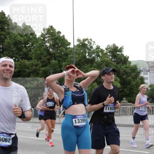 29.06.2025 - hella hamburg halbmarathon Jannik Wohlers http://msf.ph/oto/8145986 29.06.2025 10:47:26 Lombardsbrücke 1045, 1246, 1392, 1618, 1639, 1926, 2197, 2491, 2545, 2704, 2790, 3049, 4856, 5886, 7240, 7427, 7970, 8077, 8310, 8550, 8774, 9687, 9696, 9697, 10658, 10991, 11802, 11909, 11923, 12157, 12412, 12431, 12432, 12480, 12582, 13399, 14222, 14800, 15030, 15541, 15688, 15730, 16305, 16356, 17562, 17563, 18474, 19062 meine-sportfotos.de